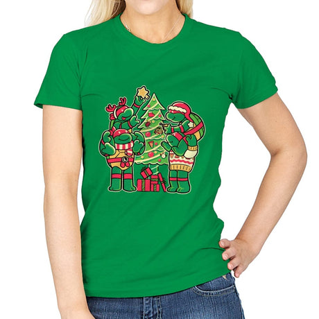 Cozy Xmas - Womens T-Shirts RIPT Apparel Small / Irish Green